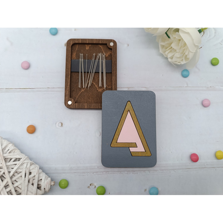 Wooden needle case. Pink triangle KF056/106